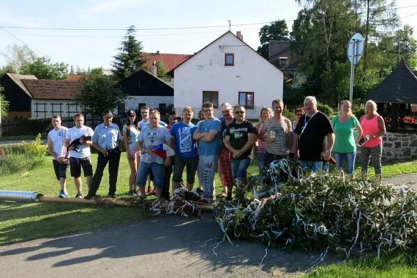 Kácení máje a vaječina - Oficiální stránky obce Heřmanice u Oder
