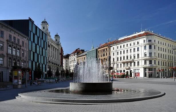 Soubor:Brno-Náměstí svobody III.jpg – Wikipedie