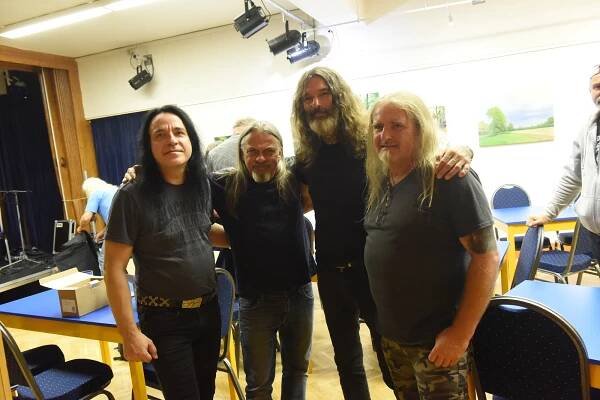 Obrazem: Koncert na terasách opět zhatilo počasí, Holeček & Marcel hráli uvnitř