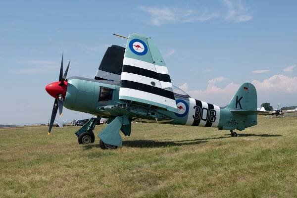 HAWKER Sea Fury