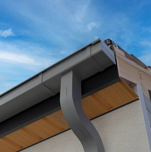 S trendem minimalistické architektury svým pravoúhlým tvarem s výraznou hranou korespondují kupříkladu podokapní žlaby SATJAM Niagara Kwadra, které samozřejmě zajišťují optimální odvod vody ze střechy