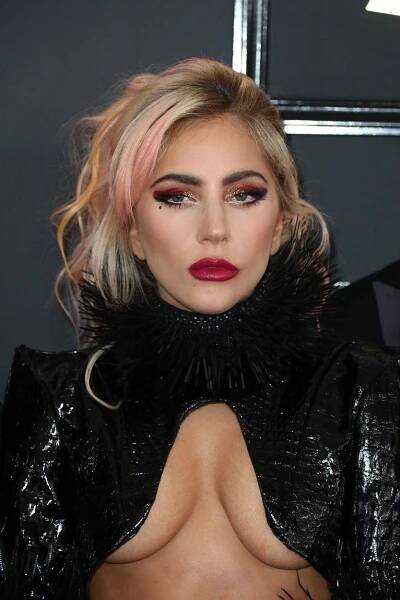 Tak jde čas s Lady Gaga: Od kosmické ženy až po dámu
