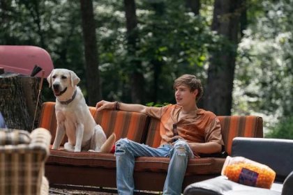 Dojemný film podle skutečné události: Rob Lowe hledá ztraceného psa, který bez léků nemá šanci přežít