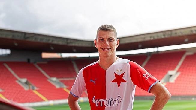 Slavia představila první letní posilu. Desetigólový univerzál pasuje do zálohy i na pozici pravého beka