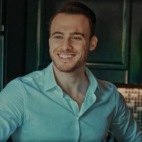 Pin de Luchy Gutiérrez en Kerem bursin | Fotos de encabezados de twitter, Hombres guapos, Hombres hermosos