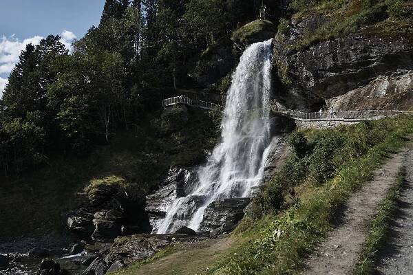 Steinsdalsfossen Wasserfall