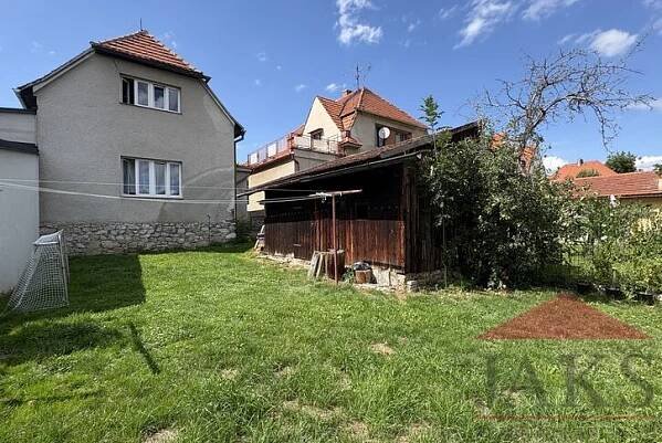 Sušice - Smetanova; rodinný dům (3+1; podl. plocha: 90,5 m2) se zahrádkou