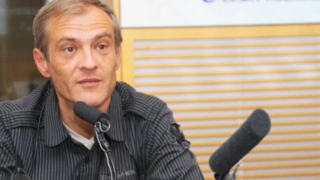 Slovenský herec Roman Luknár ve studiu