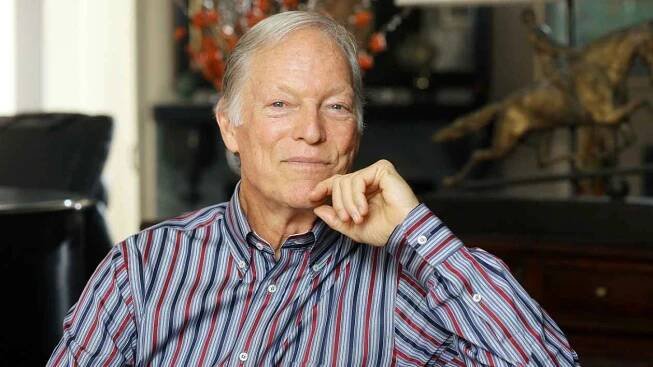 Zemřel herec Richard Chamberlain. Proslavila jej série Ptáci v trní