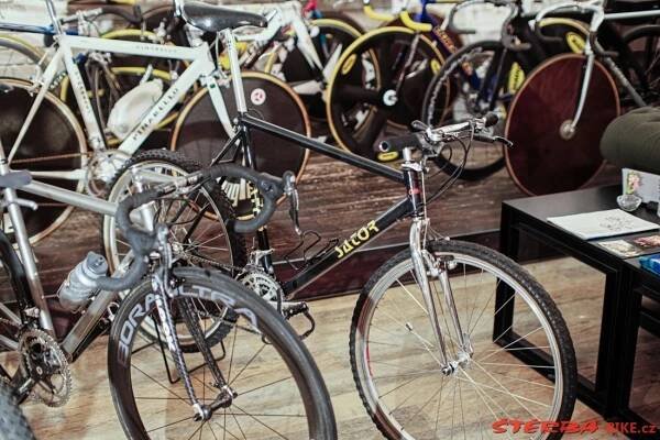 Výstava „Stroje času“ - Kavárna Továrna ve Zlíně - Česká republika - Velo muzea - Velo muzea - ŠTĚRBA-BIKE.cz