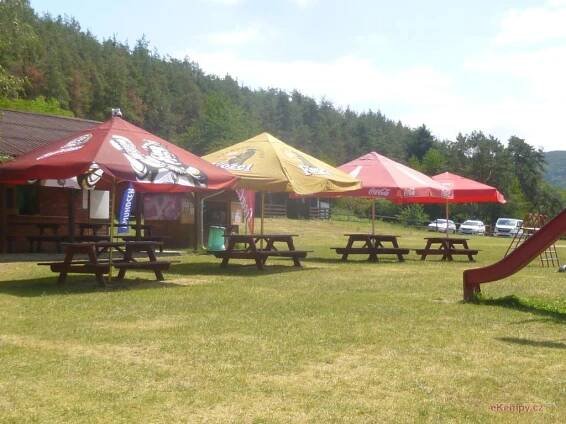 Vodácké tábořiště U potůčků, Hlince