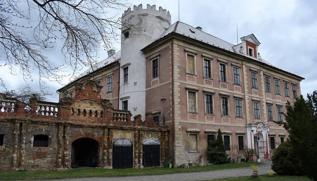OBRAZEM: Tady jste dlouho nebyli. Podívejte, jak vypadá zámek v Líčkově