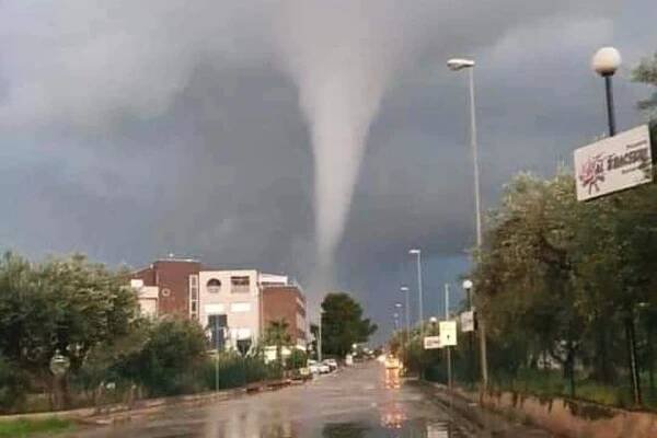 Itálií se prohnala tornáda a vodní smrště, zůstaly po nich velké škody : Meteopress | Předpověď počasí, aktuální počasí