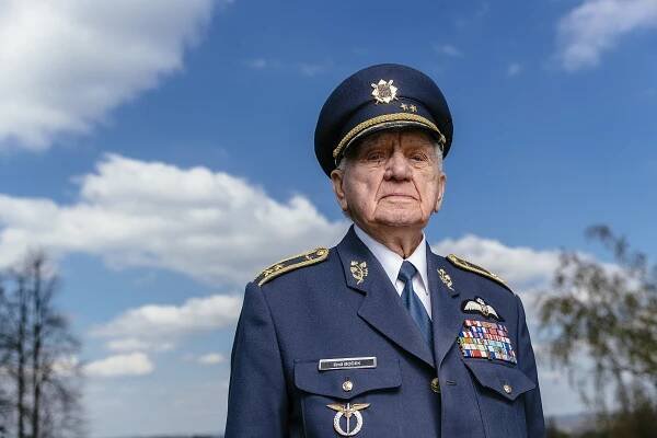 Zemřel generál Boček. Poslední žijící československý stíhač RAF