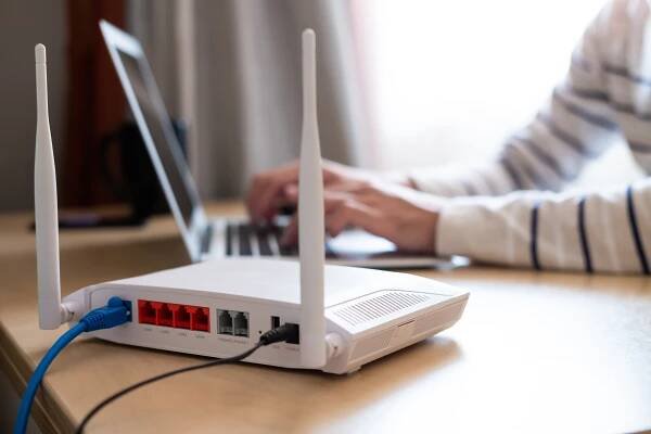 Jednoduchý trik, jak zrychlit internet doma až 10x. Funguje na každý router