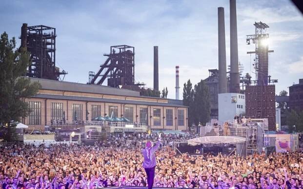 Na Colors of Ostrava se točí miliony, město zažívá hudební žně | Deník VEKTOR