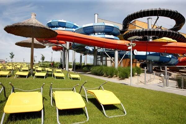 Přehled koupališť a vodních parků v kraji. Víme, kdy otevírá Aqualand Moravia