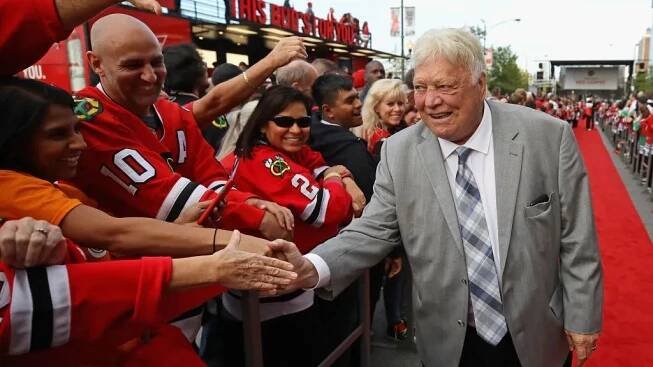 Zemřela legenda Chicaga Bobby Hull. Jak tento nejvýraznější hráč změnil systém odměňování v NHL?
