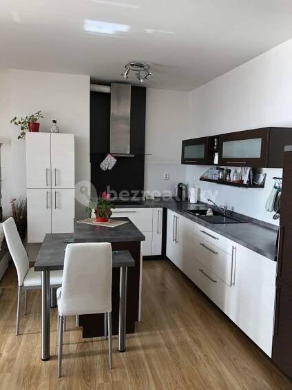 Pronájem bytu 2+kk 60 m², K Pazderně, Benešov, Středočeský kraj