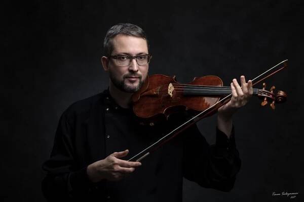 Alexander Shonert: Tančící housle