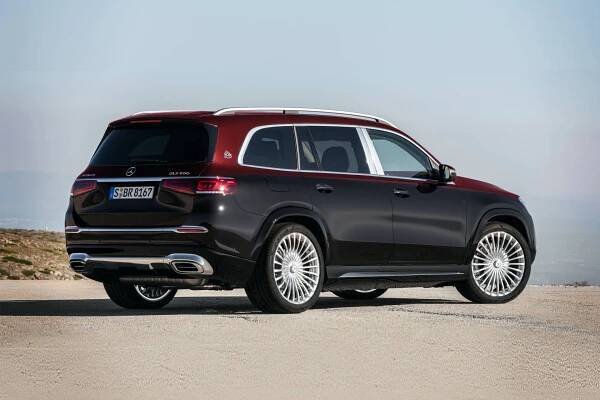 Rolls-Royce Cullinan má problém – Mercedes představuje superluxusní terénní Maybach