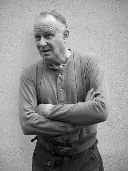 Známý švédský herec Stellan Skarsgård o natáčení v Česku, výchově svých sedmi synů a tom, proč chce mermomocí mluvit, byť by v rámci této rubriky měl vlastně mlčet. 