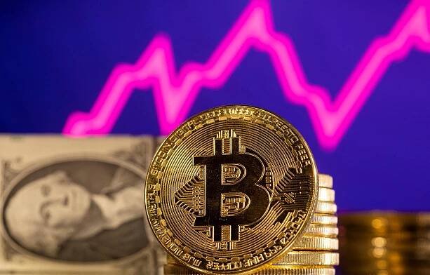 Cena bitcoinu prvýkrát prekročila hranicu 120-tisíc dolárov