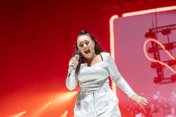 FOTOREPORT: Božská Ewa. Farna dojímala i rozesmívala, O2 arena jí tleskala vestoje