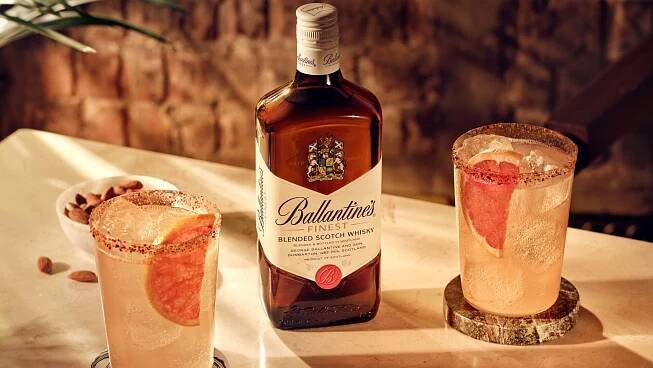 Whisky Paloma - Grapefruit Cocktail Recipe - Ballantine's
