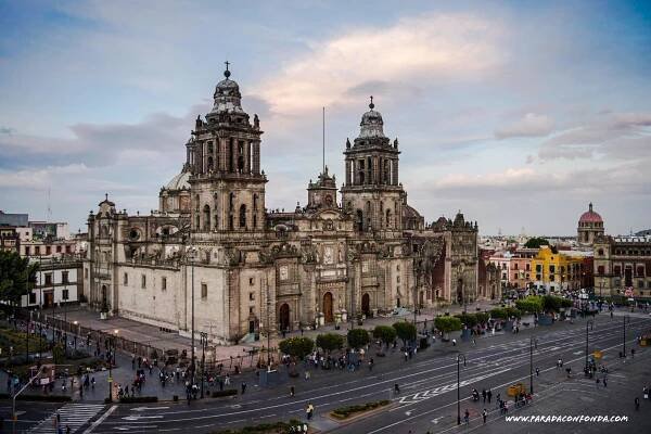 Recorrido a pie por el centro histórico de Ciudad de México. Parada y fonda de un viajeroParada y fonda de un viajero
