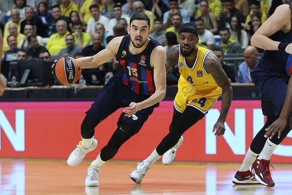 Satoranský táhl Barcelonu v Izraeli k výhře, v koncovce se dostal do kleští