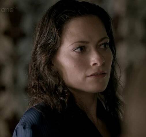 Lara Pulver jako Irene Adler