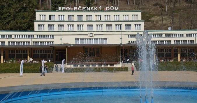 Největší i nejmenší. Společenský dům v Luhačovicích je elegantní budova a centrum kulturního dění - kopie