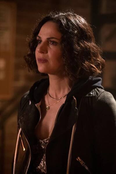 Bylo, nebylo - Chosen - Z filmu - Lana Parrilla