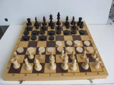staré dřevěné šachy damy 36 x 36 cm
