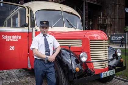Šofér autobusu Praga z Ostravy učil řídit i herce Koptu. Toto je jeho příběh