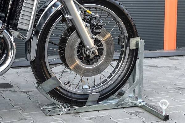 Stojan kolébka pod přední kolo pro garáž přepravu motocyklu červenáHLP za 1897.00CZK - Allegro