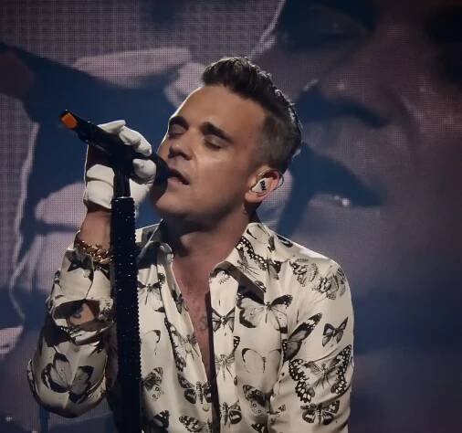 Do Prahy se vrací zpěvák Robbie Williams