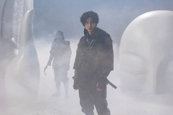 Kento Kaku as Haru Tawara stands in front of Takayuki Yamada in a still image from the series ‘House of Ninjas’