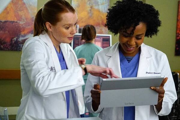 Chirurgové - Obličej, který nosím - Z filmu - Samantha Sloyan, Jerrika Hinton