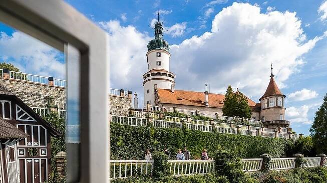 Zámek je turistickým lákadlem Nového Města, s novým majitelem mu však hrozí zavření