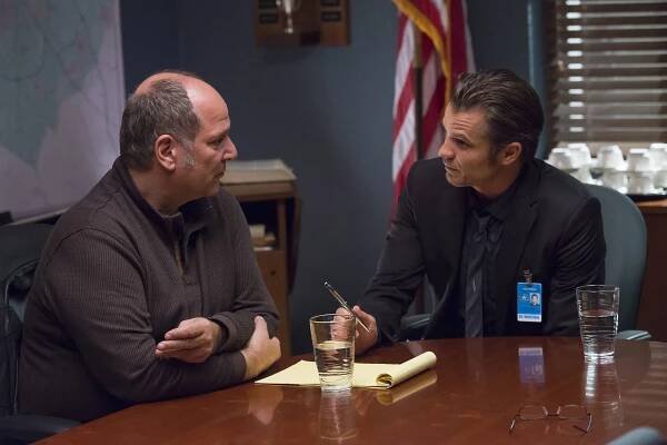 John Kapelos