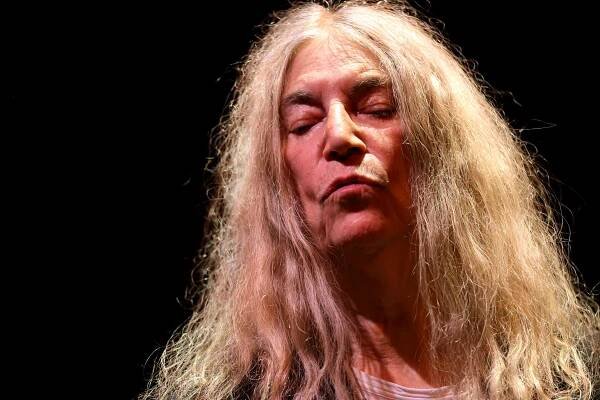 Patti Smith: Posvátná síla slova a tónu