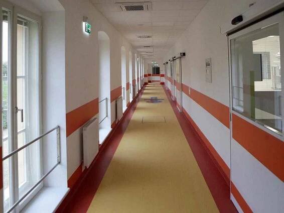 Fotogalerie: Nová jednotka intenzivní péče pro děti ve Vojenské nemocnici Olomouc - Olomoucký deník