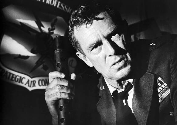 Dr. Divnoláska aneb Jak jsem se naučil nedělat si starosti a mít rád bombu - Z filmu - Sterling Hayden