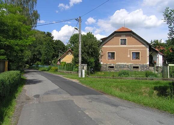 Soubor:Křížkový Újezdec, Čenetice, south part.jpg – Wikipedie