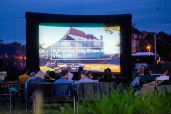 Promítání filmu Skleněný pokoj u Čekárny 13/8/2019 | KAM Brno 