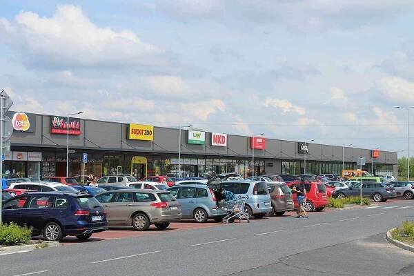 Retail Park Ovčáry.
