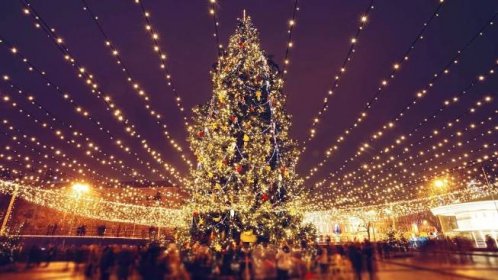 Vánoce ve světě. Norové schovávají košťata, na Ukrajině zbožňují pavučiny a v Řecku se koleduje