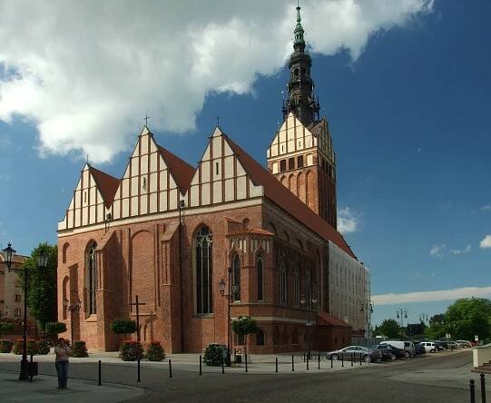 Soubor:Elbląg, Stary Rynek, pohled na katedrálu svatého Mikuláše.JPG